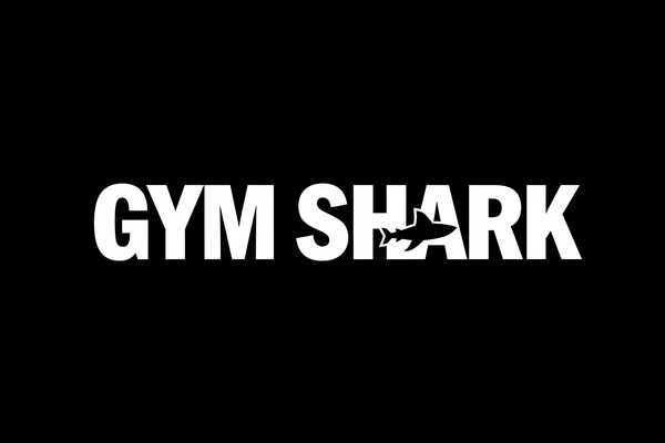 BIALY DUZY NAPIS GYM SHARK ALE ZDJECIE BEZ TŁA LUB CALKOWICIE CZARNE TŁO